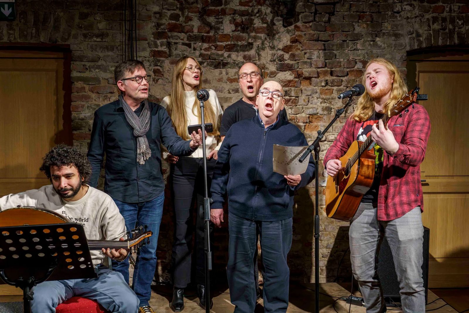 Menschen bei einem Konzert